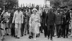 126659711 tanzania ١٢ صورة نادرة لزيارات الملكة اليزابيث الثانية لأفريقيا
