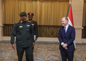 FB IMG 1662035381028 السودان .. واشنطن تنهي قطيعة ال "ربع قرن " .. والسفير الأمريكي يسلم أوراق اعتماده للبرهان 