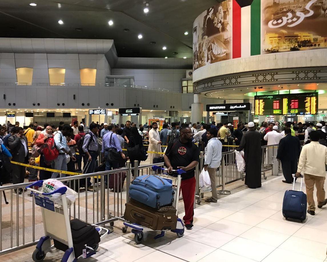 الكويت وصول 8 طائرات تقل 1435 من العاملين المصريين بالكويت اليوم