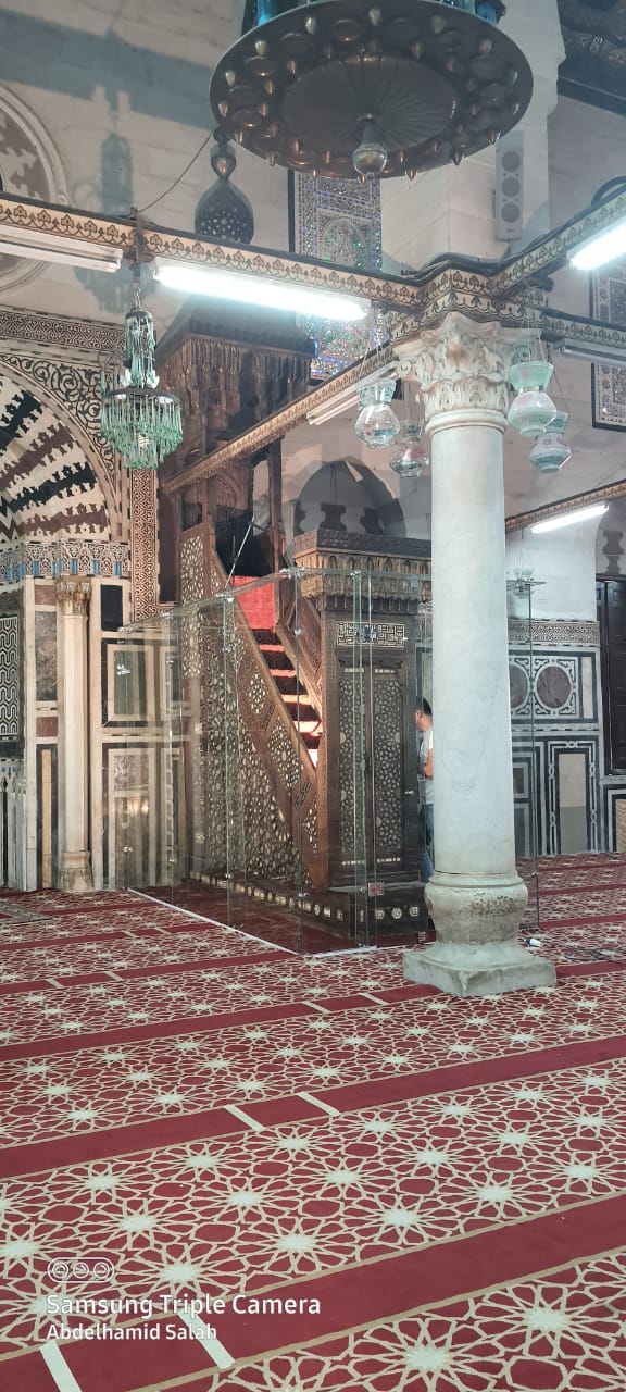 1 تركيب أول حاجز حماية شفاف حول منبر مسجد السلطان أبو العلا الأثرى