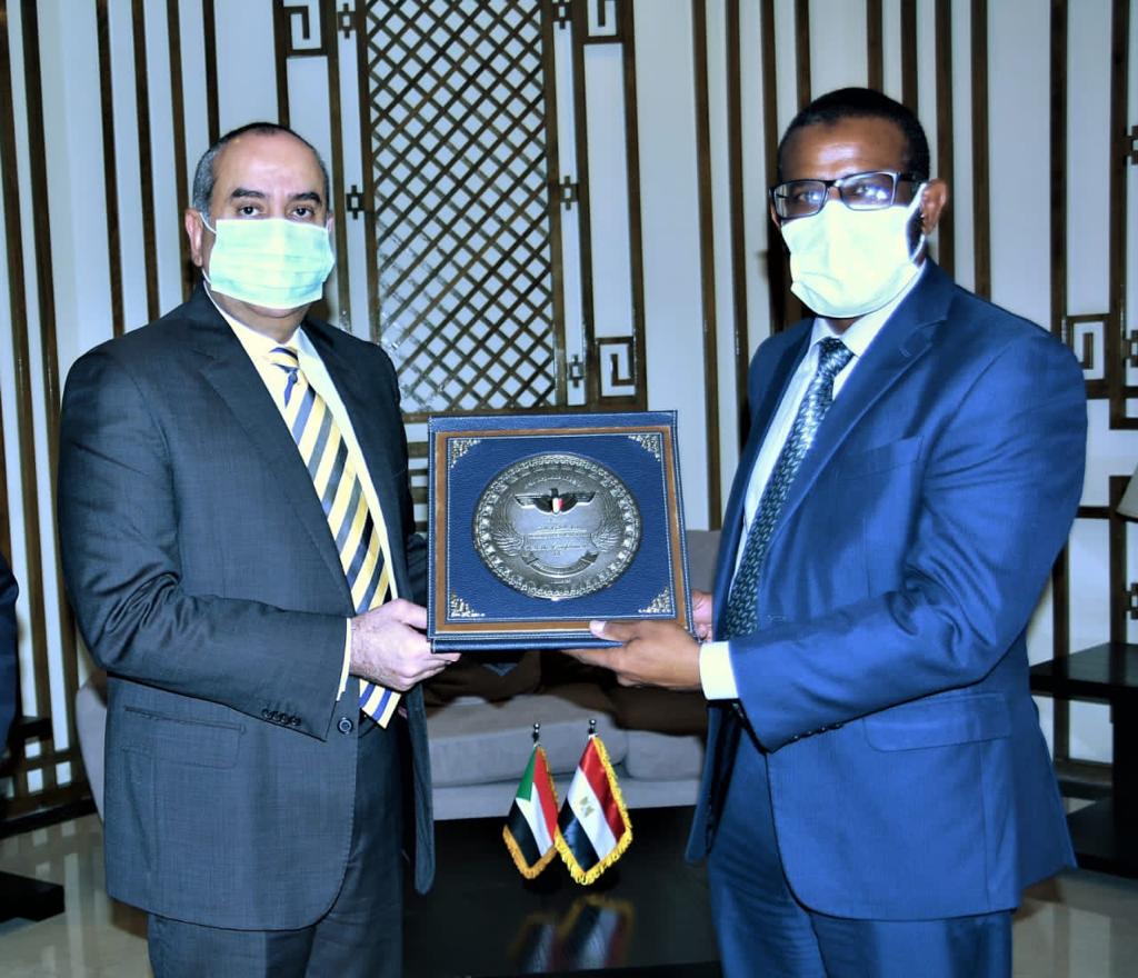 وزيرا الطيران المصري والنقل السوداني يبحثان سبل التعاون بمجال النقل الجوى 1 IMG 20201125 WA0015 وزيرا الطيران المصري والنقل السوداني يبحثان سبل التعاون بمجال النقل الجوى