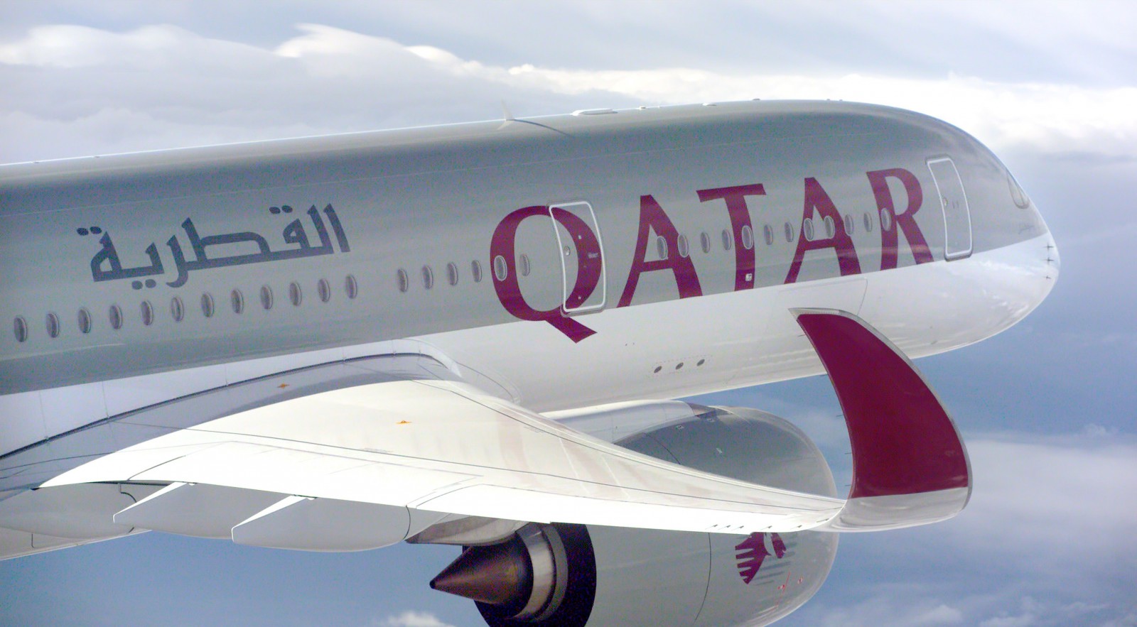A350 XWB Qatar airways air to air الخطوط الجوية القطرية تحتل المرتبة الأولي كأكبر شركة طيران في العالم