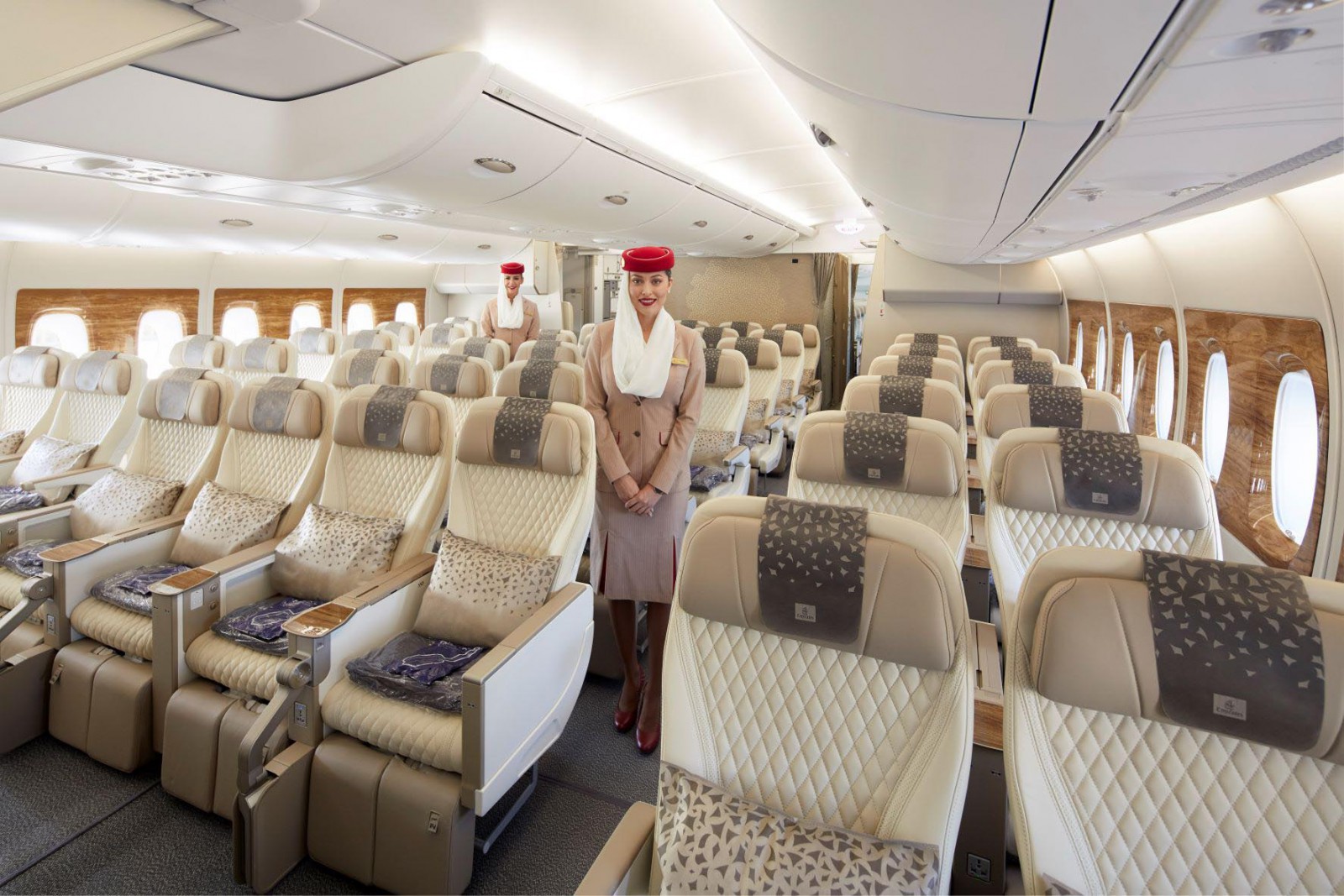 Emirates PY 1 طيران الإمارات تعتزم تزويد الدرجة الاقتصادية بـ 105 طائرة من طرازي A380 و 53777