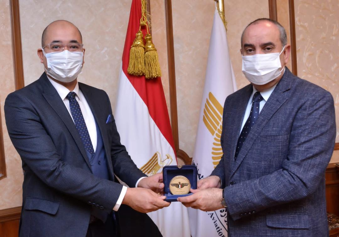 وزير الطيران يكرم أحمد صبيح أول مدرب أمن طيران لعام 2021 على المستوى العالمي 1 وزير الطيران يكرم أحمد صبيح أول مدرب أمن طيران لعام 2021 على المستوى العالمي