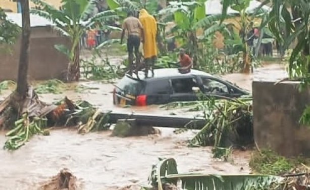 أوغندا : ٢٢ قتيلا وخسائر مادية كبيرة بسبب الفيضانات