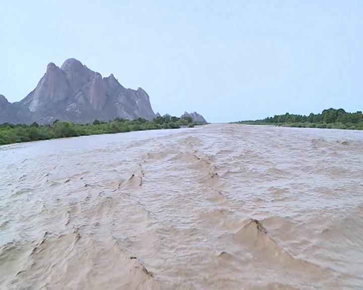 السودان : مياة فيضان " نهر قاش " تحاصر بعض الأسر في ولاية كسلا