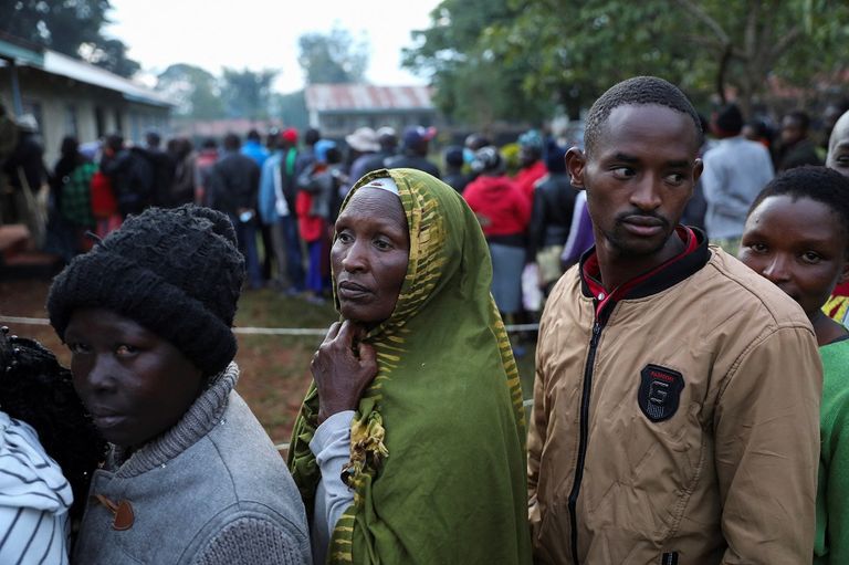 188 131743 kenya elections democracy africa 2 الكينيون يتوافدون علي صناديق الاقتراع لاختيار خليفة " كينياتا "