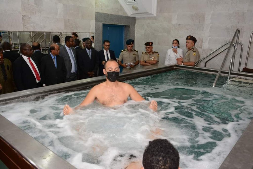 FB IMG 1660048323498 مصر ..القوات المسلحة تنظم زيارة لوفد من جمعية رجال الأعمال المصريين الأفارقة لمركز الطب الطبيعي بالعجوزة