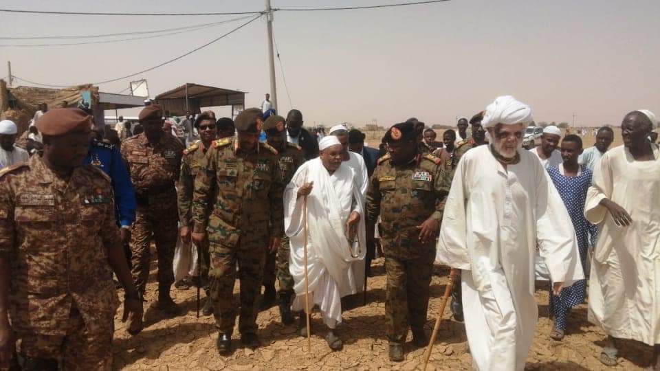 FB IMG 1660484837617 السودان .. « البرهان » يتفقد المناطق المتأثرة بالفيضانات بولاية نهر النيل
