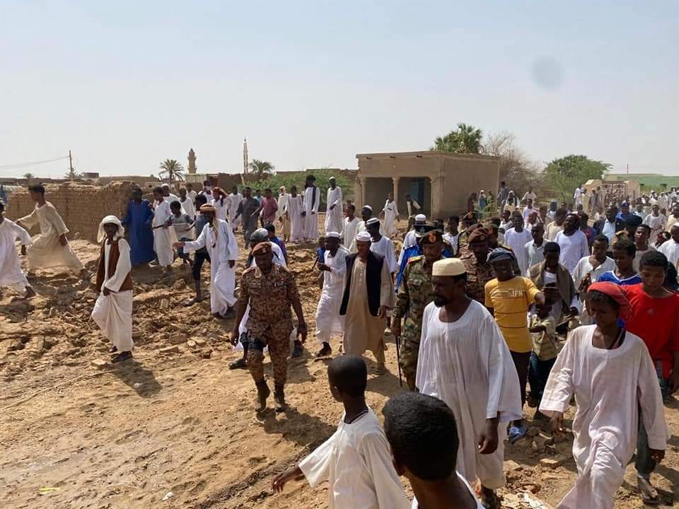 السودان .. « البرهان » يؤكد وقوفه بجانب المتضررين من الفيضانات وتقديم الدعم والعون لهم 8 FB IMG 1660489409532 السودان .. « البرهان » يؤكد وقوفه بجانب المتضررين من الفيضانات وتقديم الدعم والعون لهم