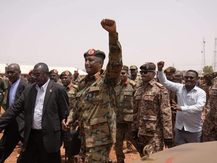 السودان .. « البرهان » يؤكد وقوفه بجانب المتضررين من الفيضانات وتقديم الدعم والعون لهم 2 FB IMG 1660489436411 السودان .. « البرهان » يؤكد وقوفه بجانب المتضررين من الفيضانات وتقديم الدعم والعون لهم