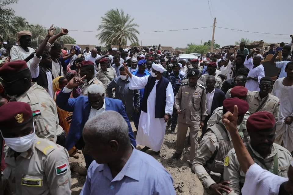 السودان .. نائب رئيس مجلس السيادة يتفقد المتأثرين من السيول والامطار 9 FB IMG 1660679040534 السودان .. نائب رئيس مجلس السيادة يتفقد المتأثرين من السيول والامطار