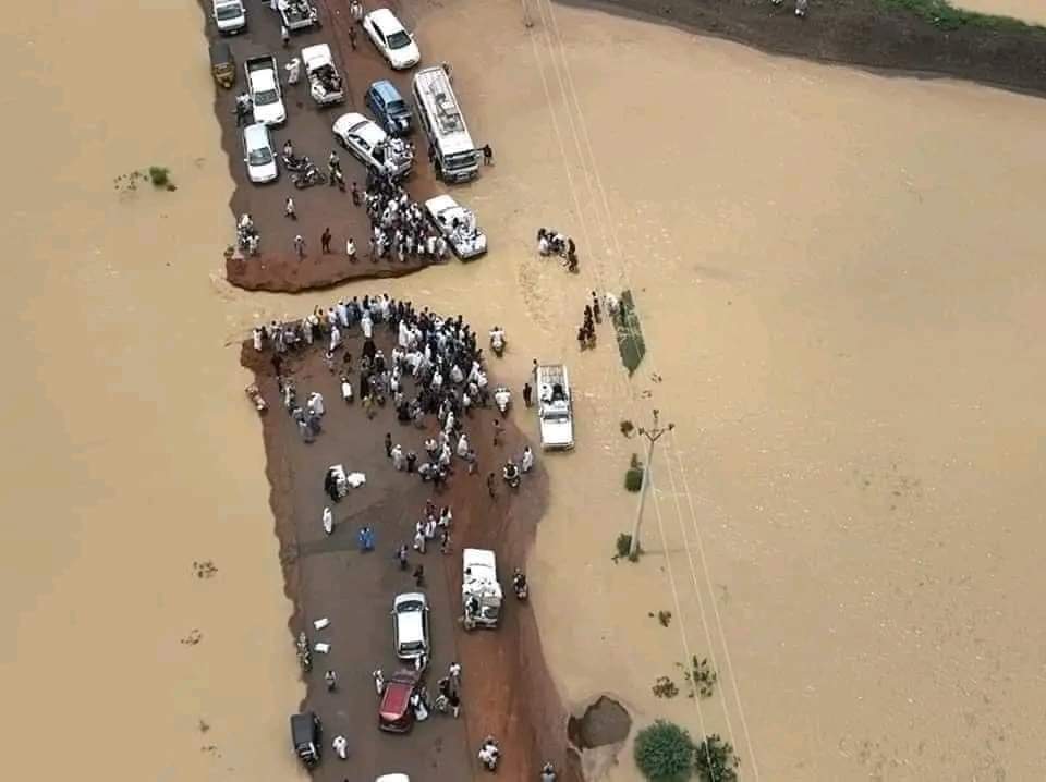 السودان .. « البرهان » يتفقد المناطق المتأثرة بالفيضانات والسيول 1 FB IMG 1660995070621 السودان .. « البرهان » يتفقد المناطق المتأثرة بالفيضانات والسيول