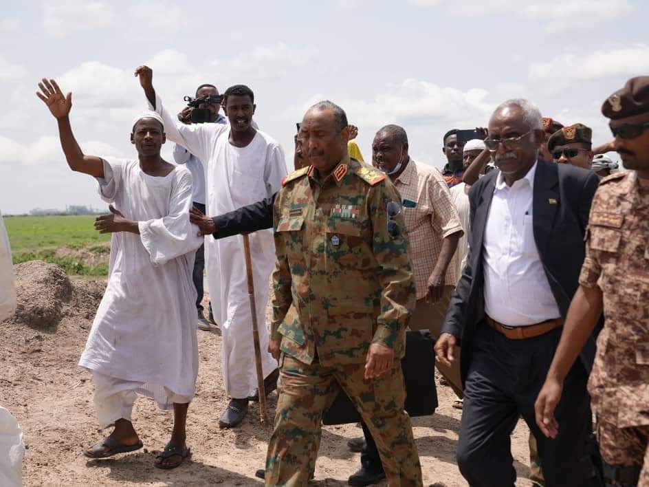 FB IMG 1661107515080 السودان .. رئيس مجلس السيادة يتفقد المناطق المتأثرة بالسيول بولاية النيل الأبيض