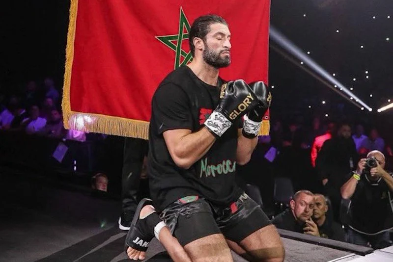 Jamal Ben Saddik 1 بالضربة القاضية بن صديق المغربي يفوز علي الروماني بنيامين أديغبويي