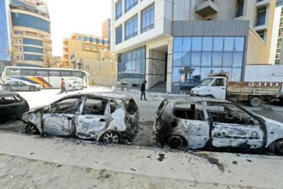 image doc 32h72kh وكالة الأنباء الفرنسية : معارك في العاصمة الليبية على خلفية أزمة سياسية خطيرة