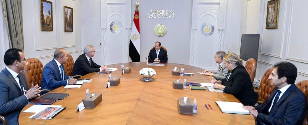 مصر .. الرئيس يوجه بالبدء فى التعاون مع " ميرسك " العالمية لإنتاج الطاقة الخضراء والوقود النظيف للسفن 1 FB IMG 1663594654489 مصر .. الرئيس يوجه بالبدء فى التعاون مع " ميرسك " العالمية لإنتاج الطاقة الخضراء والوقود النظيف للسفن