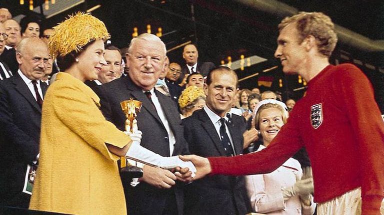 علاقة طويلة الأمد بين الملكة إليزابيث وكرة القدم.. بدأت عام 1945 وأنتهت قبل أخر 5 اسابيع من وفاتها 1 IMG 20220909 WA0005 علاقة طويلة الأمد بين الملكة إليزابيث وكرة القدم.. بدأت عام 1945 وأنتهت قبل أخر 5 اسابيع من وفاتها
