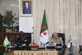 تعاون عسكري جزائري رواندي