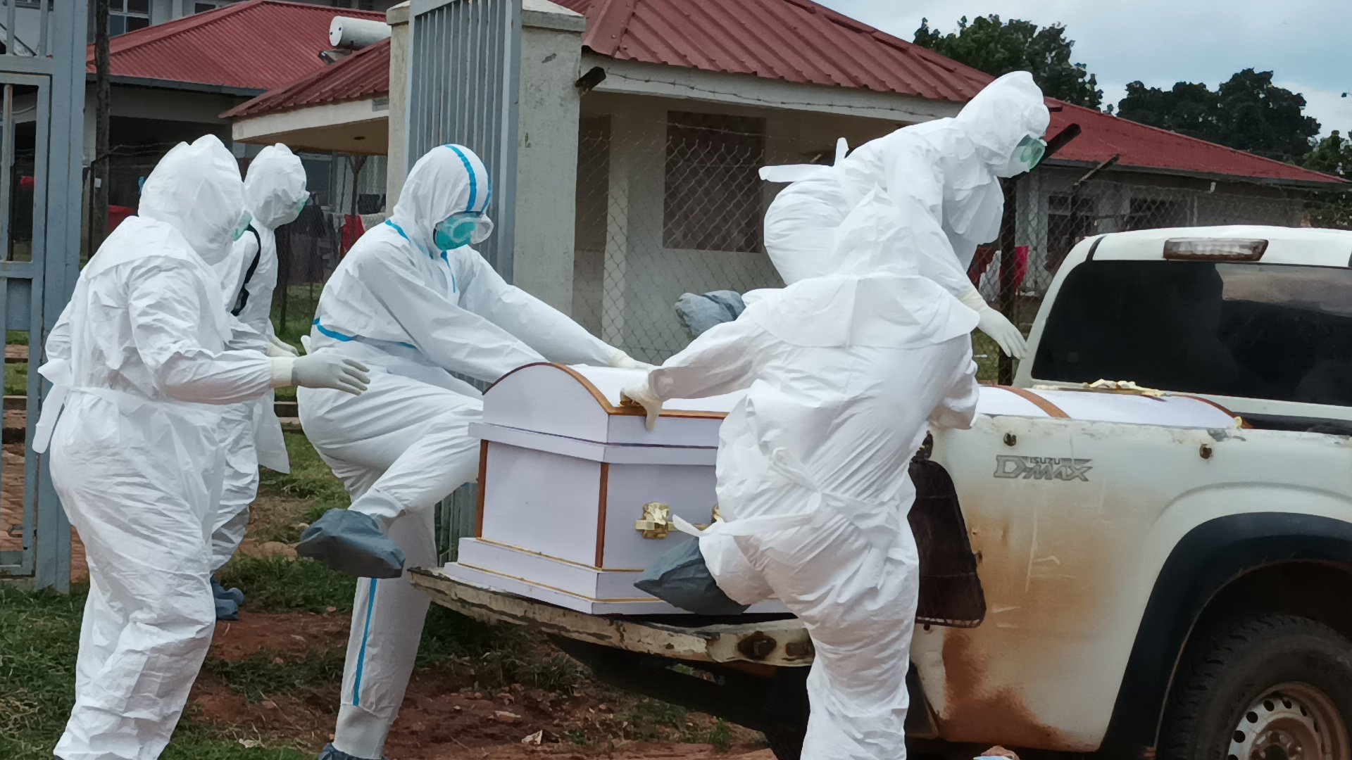 home03pix data أوغندا .. وفاة طبيب بفيروس إيبولا في أحدث تفش للمرض