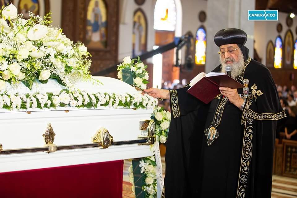 مصر .. قداسة البابا تواضروس الثاني يصلي تجنيز رجل الأعمال المصري الدكتور رؤوف غبور 1 FB IMG 1668277169658 مصر .. قداسة البابا تواضروس الثاني يصلي تجنيز رجل الأعمال المصري الدكتور رؤوف غبور