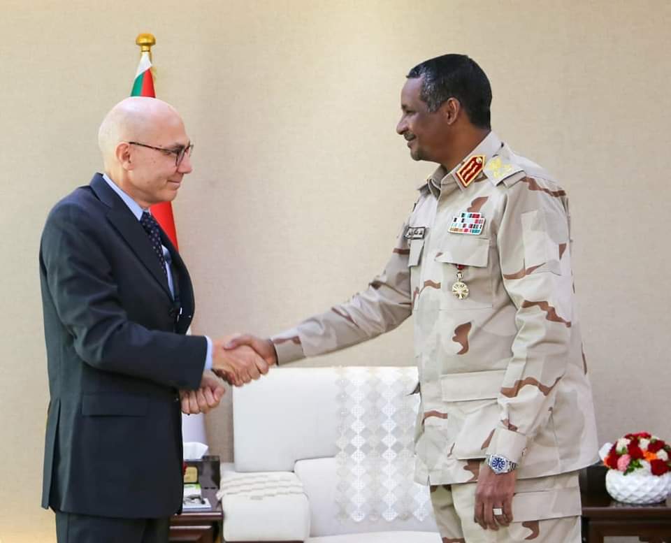 السودان .. « دقلو » : توفر الإرادة لتجاوز الأوضاع الراهنة والوصول لاتفاق يؤدي لإستكمال المرحلة الانتقالية 1 FB IMG 1668607667927 السودان .. « دقلو » : توفر الإرادة لتجاوز الأوضاع الراهنة والوصول لاتفاق يؤدي لإستكمال المرحلة الانتقالية