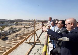 FB IMG 1668855546951 مصر .. رئيس الوزراء يتفقد أعمال تطوير حديقة تلال الفسطاط