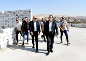 FB IMG 1668855553838 مصر .. رئيس الوزراء يتفقد أعمال تطوير حديقة تلال الفسطاط