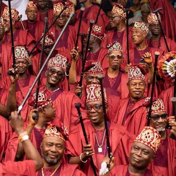 FB IMG 1669583951228 نيجيريا .. مهرجان « Ojude Oba »  يحتفل به الملايين من قبائل " اليوروبا " ثالث أيام عيد الأضحى 