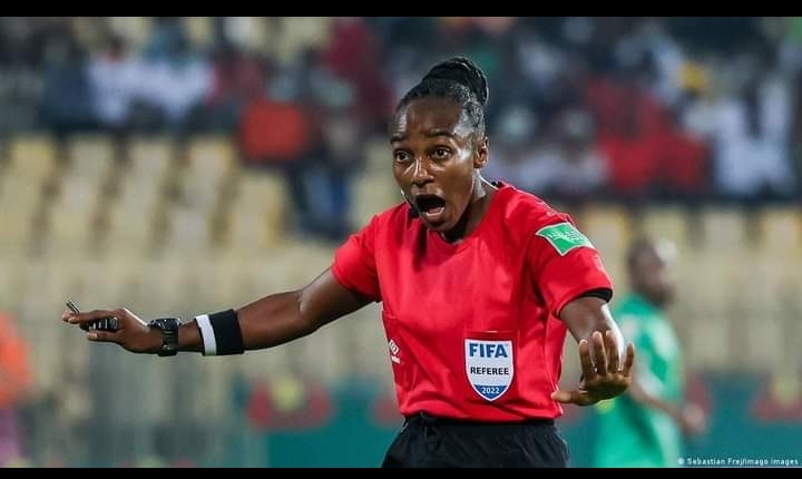 Screenshot 20221114 083308 الحكمة الرواندية سليمة موكانسانجا أول سيدة أفريقية تحكم في كأس العالم للرجال