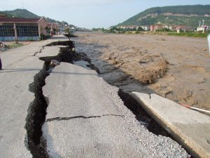 Sinop Sel وفاة 20 غرقا في جنوب أفريقيا .. ومقتل 14 في الكاميرون بسبب إنهيار أرضي