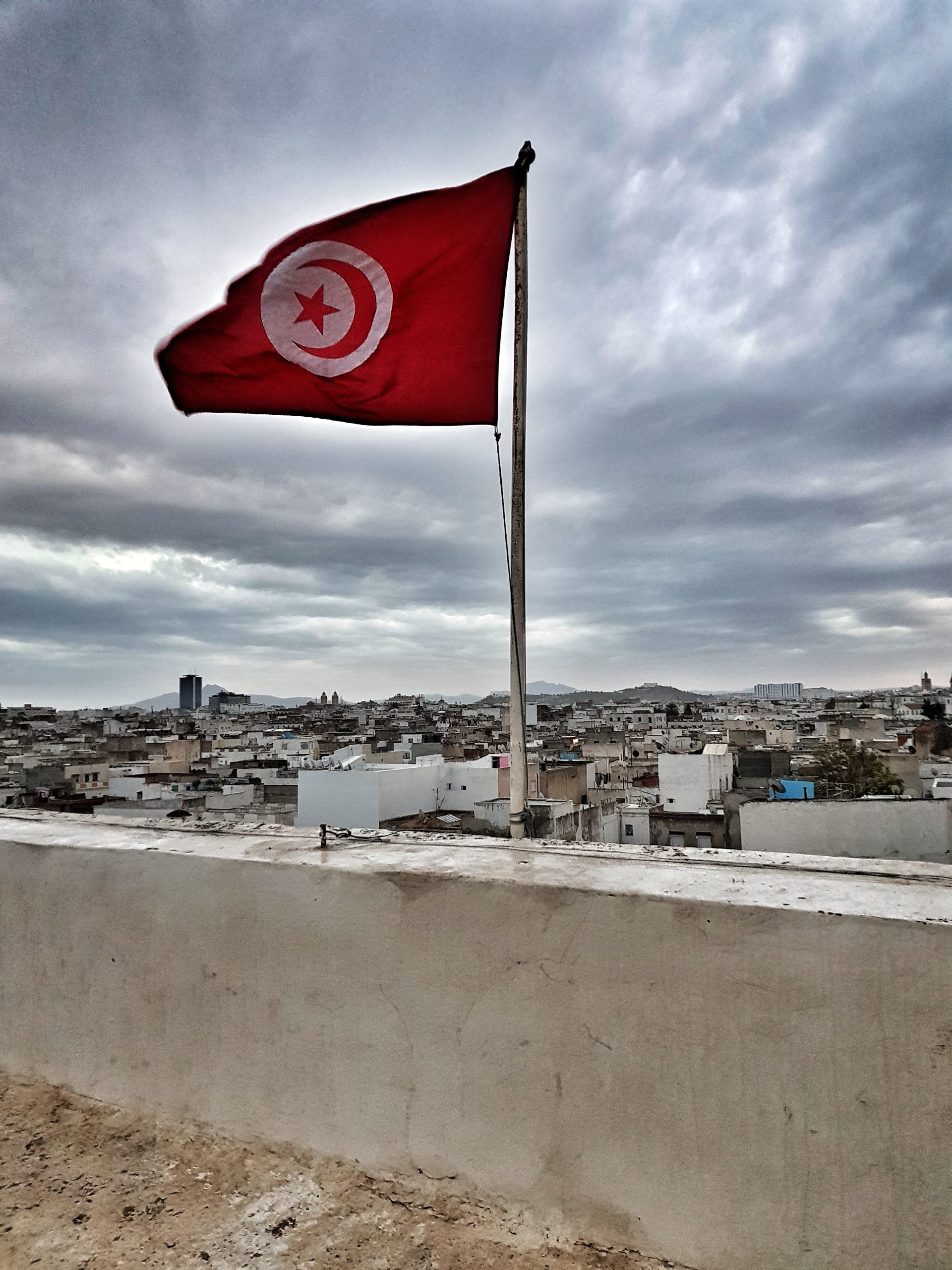 تونس يرفرف فوق المدينة scaled إتفاق تونسي ليبي علي استعادة التعاون الثنائي في مجالي النفط والغاز الطبيعي