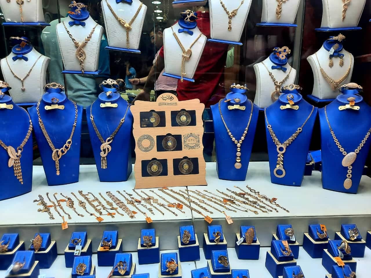"ارتفاع هائل".. سعر الذهب اليوم في مصر للبيع و الشراء عيار 21 بالمصنعية الأحد 4-12-2022 1 سعر الذهب اليوم في مصر للبيع والشراء عيار 21 بالمصنعية