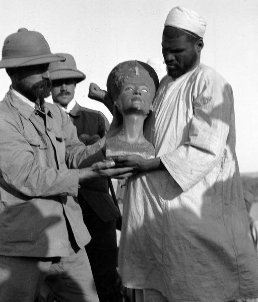 318466636 1356870365054673 4392786811887018782 n القصة المأساوية لأشهر سرقة في تاريخ مصر تمثال "نفرتيتي الجميلة" أهم وأجمل قطعة أثرية في التاريخ قبل 110 عام