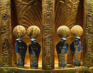 Ea6Lr0IWAAElLvv شاهد عظمة ملوك مصر هذا كرسي الملك "توت عنخ امون" الذي حكم قبل 3500 عام