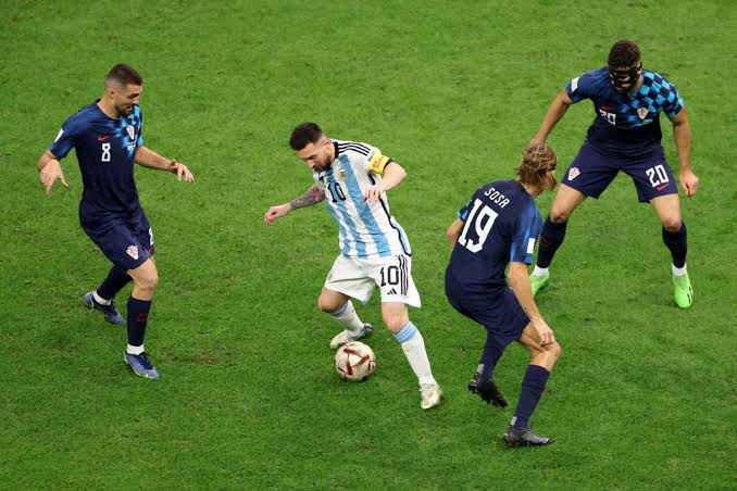 كأس العالم 2022 | ميسي يقود الأرجنتين ويتخطي كرواتيا بثلاثية تاريخية لنهائي المونديال 1 images 1 7 كأس العالم 2022 | ميسي يقود الأرجنتين ويتخطي كرواتيا بثلاثية تاريخية لنهائي المونديال