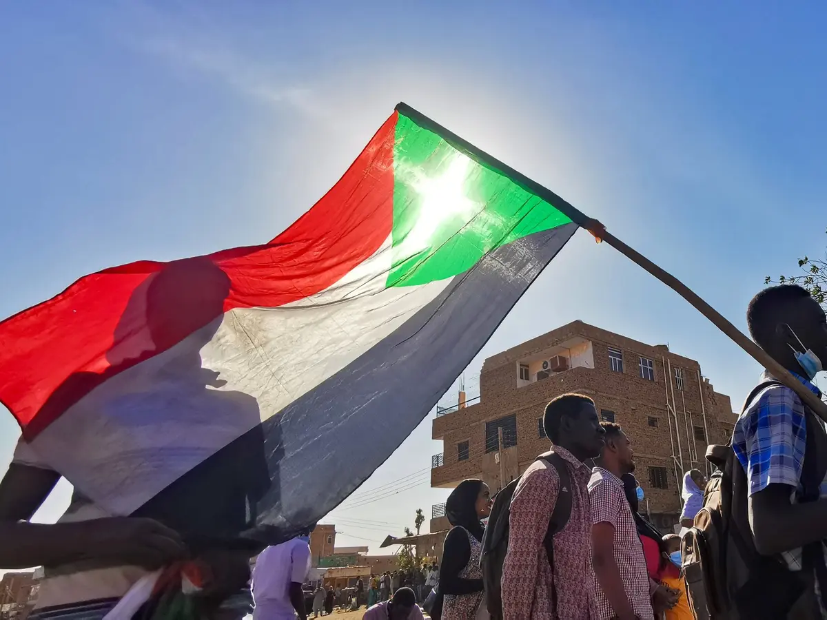 السودان  الخارجية السودانية : مجلس الأمن وضع قيداً زمنياً لرفع العقوبات المفروضة على السودان لأول مرة منذ ١٨ عاماً