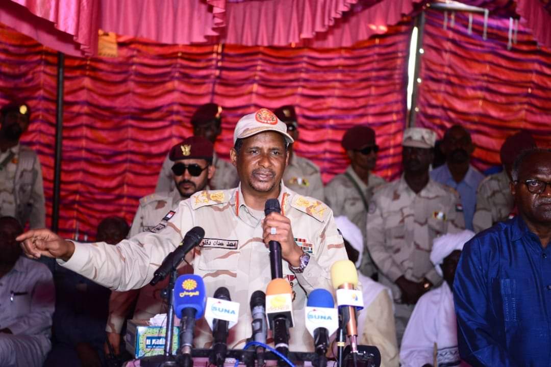 السودان .. « دقلو » : السلام خيارنا الأوحد .. واتصالات مع حركات الكفاح المسلح للانضمام إلي " جوبا " 1 FB IMG 1672753566418 السودان .. « دقلو » : السلام خيارنا الأوحد .. واتصالات مع حركات الكفاح المسلح للانضمام إلي " جوبا "