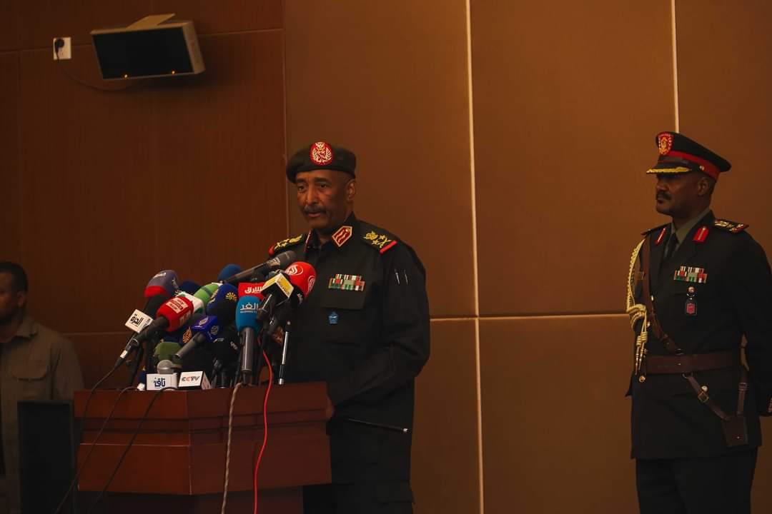 السودان .. « البرهان » : لن يكون للمؤسسة العسكرية أي دور في التحول الديمقراطي 1 FB IMG 1673209824866 السودان .. « البرهان » : لن يكون للمؤسسة العسكرية أي دور في التحول الديمقراطي