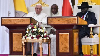 21 0 البابا فرانسيس يختتم جولته الأفريقية بعقد قداس في جوبا شارك فيه 70 ألف شخص
