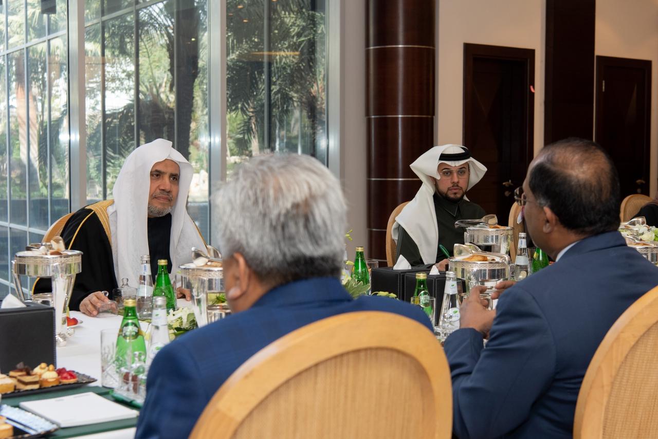 الشيخ العيسى يبحث ووفد ماليزي رفيع برئاسة وزير الخارجية التعاون في مواجهة ظاهرة "الإسلاموفوبيا" 1 IMG 20230219 WA0061 الشيخ العيسى يبحث ووفد ماليزي رفيع برئاسة وزير الخارجية التعاون في مواجهة ظاهرة "الإسلاموفوبيا"