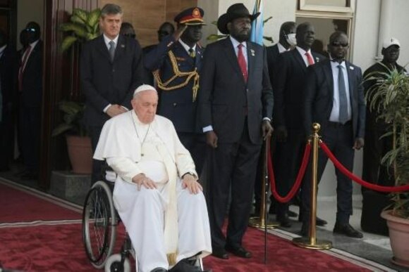 image doc 338h3b2 بابا الفاتيكان يلتقي نازحين في جنوب السودان