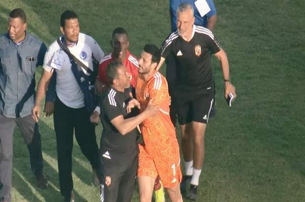 شوبير: يكشف عقوبات "الكاف" ضد الهلال السوداني بسبب شكوى الأهلي المصري 1 مباراة الأهلي والهلال شوبير: يكشف عقوبات "الكاف" ضد الهلال السوداني بسبب شكوى الأهلي المصري