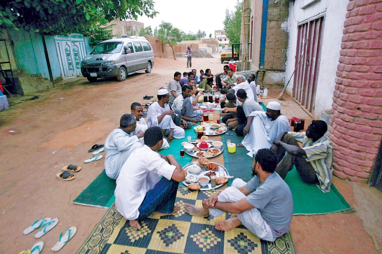 image 2 رمضان في السودان .. عادات وتقاليد تجسد قيم المحبة والتآخي