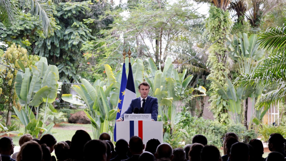 macron gabon الرئيس الفرنسي : عصر فرنسا الإفريقية انتهي 
