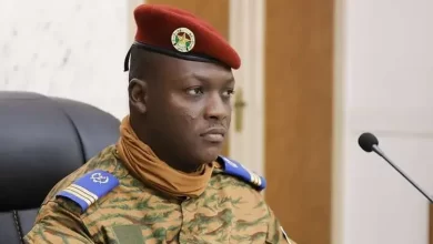 Capitaine I Traore بوركينا فاسو: النقيب تراوري يوقع مرسوم التعبئة العامة