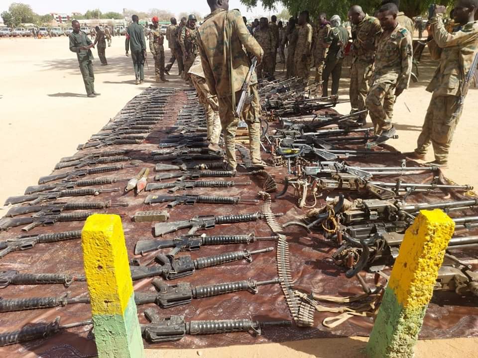 السودان .. فرار آلاف المدنيين من الخرطوم تحت القصف 1 FB IMG 1681843832060 السودان .. فرار آلاف المدنيين من الخرطوم تحت القصف