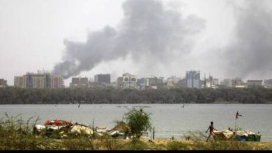 IMG ٢٠٢٣٠٤١٩ ١٨٤٨١٥ جنود من الجيش السوداني يحتفلون داخل القيادة العامة للقوات المسلحة