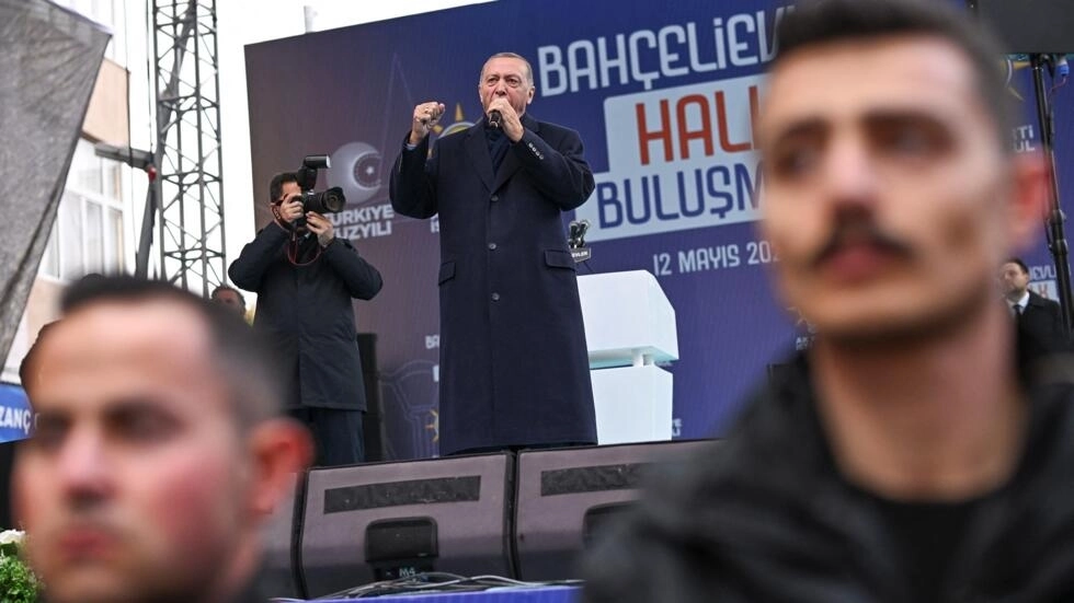 2023 05 12T162103Z 25581664 RC22X0ABLSRS RTRMADP 3 TURKEY ELECTION فاينانشيال تايمز: الأتراك يذهبون إلى صناديق الاقتراع في الانتخابات الأكثر أهمية لـ " أردوغان "