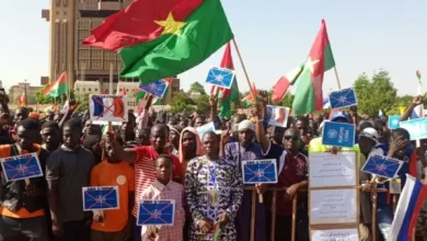 43578ca9 f92b 43f9 aa97 2dc7c88ea327 768x337 1 بوركينا فاسو: متظاهرون أضرموا النار في العلم الأوروبي